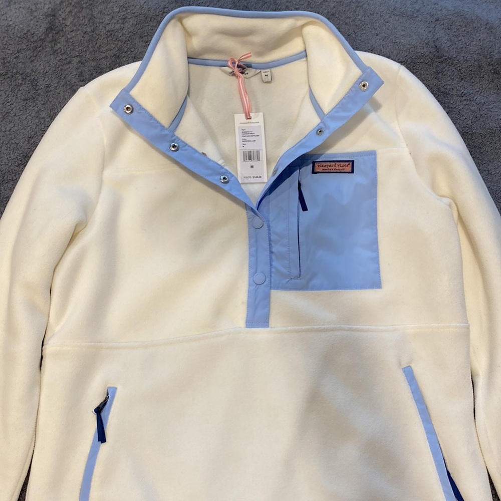 New vineyard vines women sweater size M